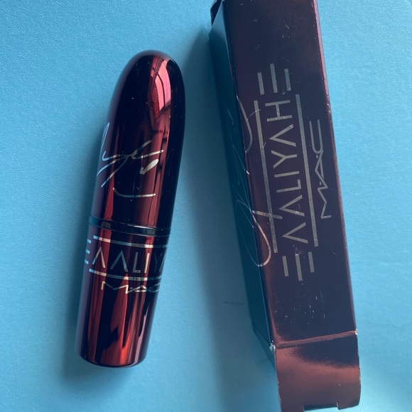 Mac X Aaliyah Lipstick in Street Thing - Picture 9 of 15